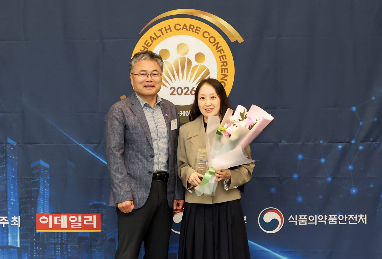 [포토] 김태정 서울대병원 중환자의학과 교수, 이데일리 회장상 수상