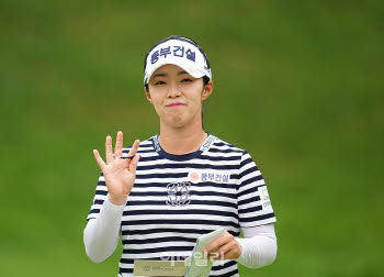  김수지, KB금융 챔피언십 1라운드 경기 장면