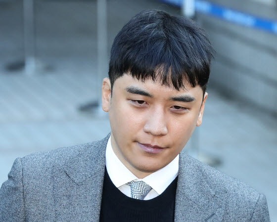 "술병 들었지만 안 때렸다" '특수폭행' 승리가 밝힌 사건 속 그날