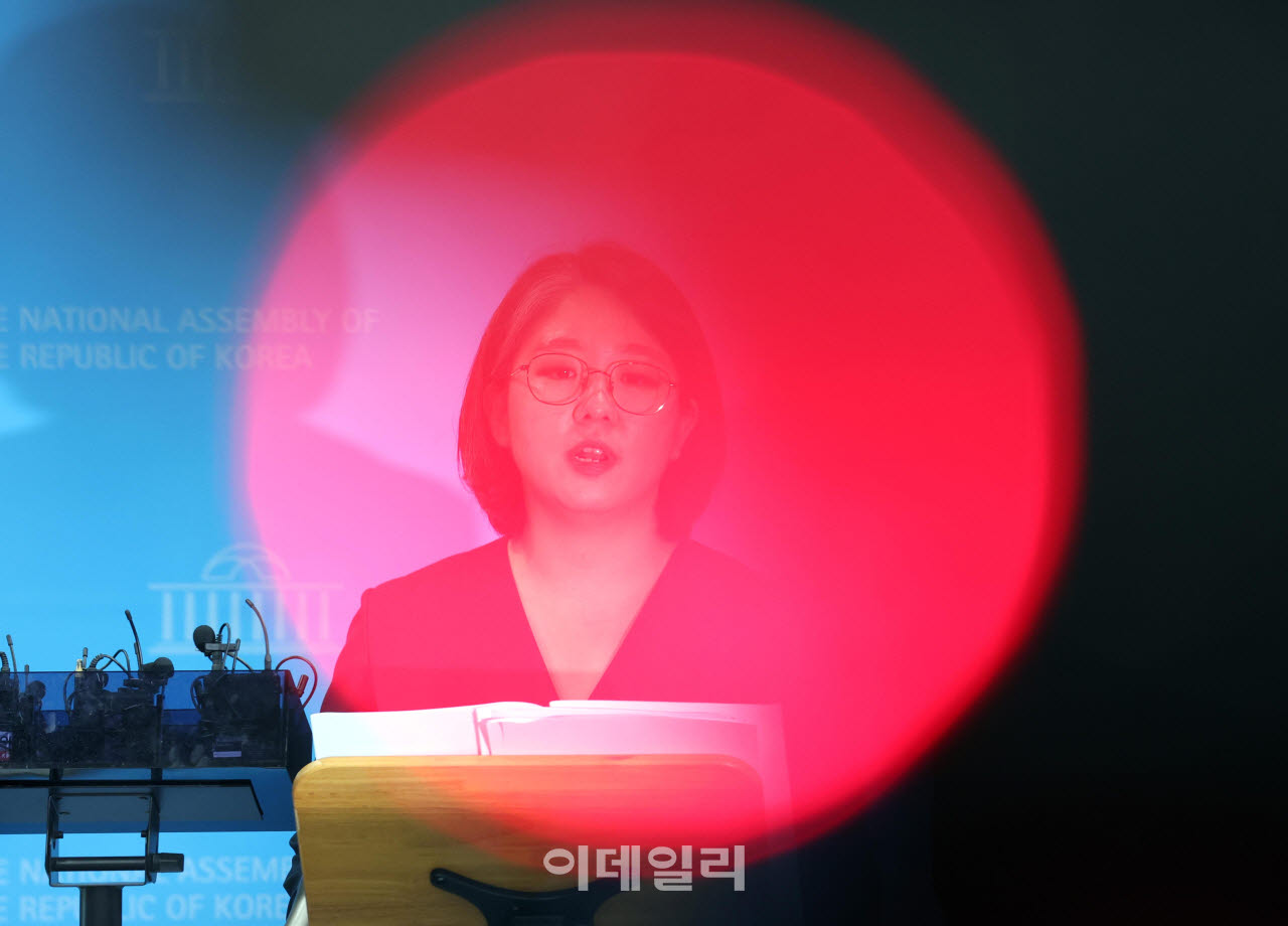 與 "용혜인, 국민 눈높이서 엄중히 바라볼 것…평가·의견 취합"