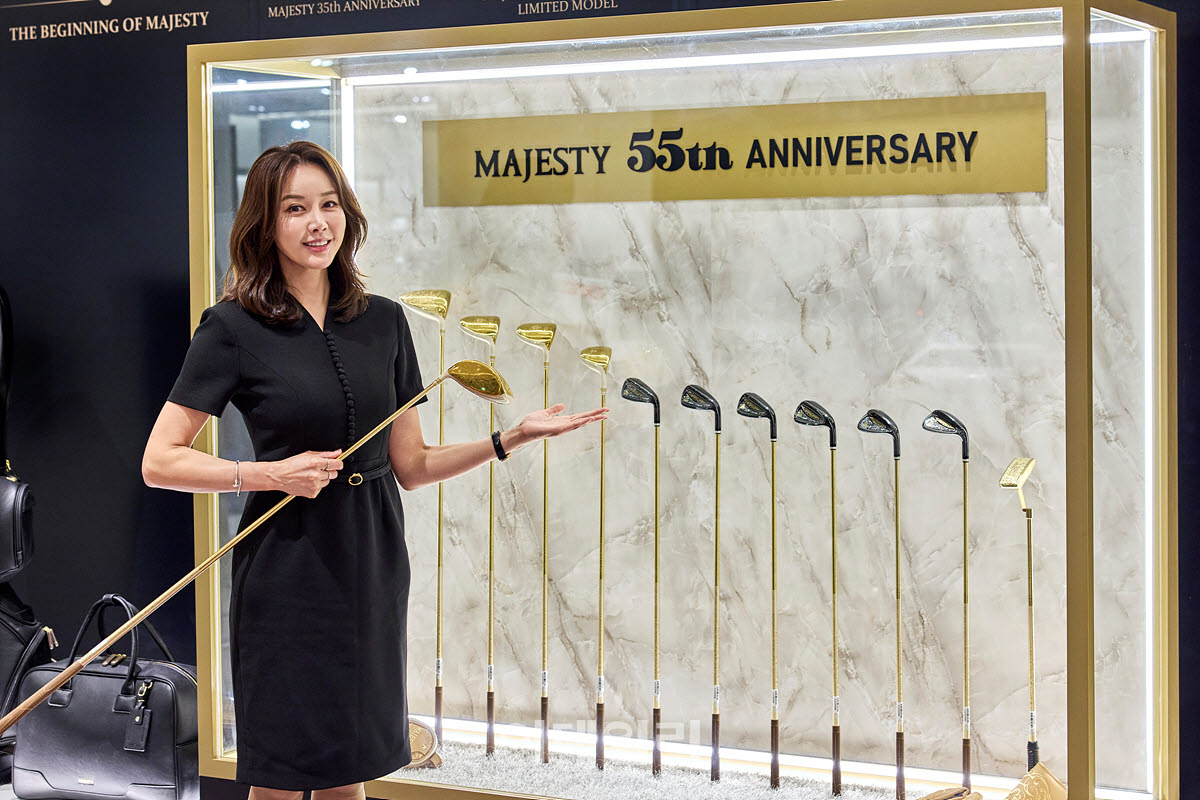 [포토]김민아 아나운서,‘55주년 기념 모델’ 소개합니다