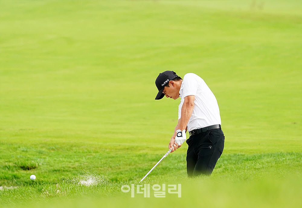 [포토] 김영수, 페어웨이 벙커를 벗어난다