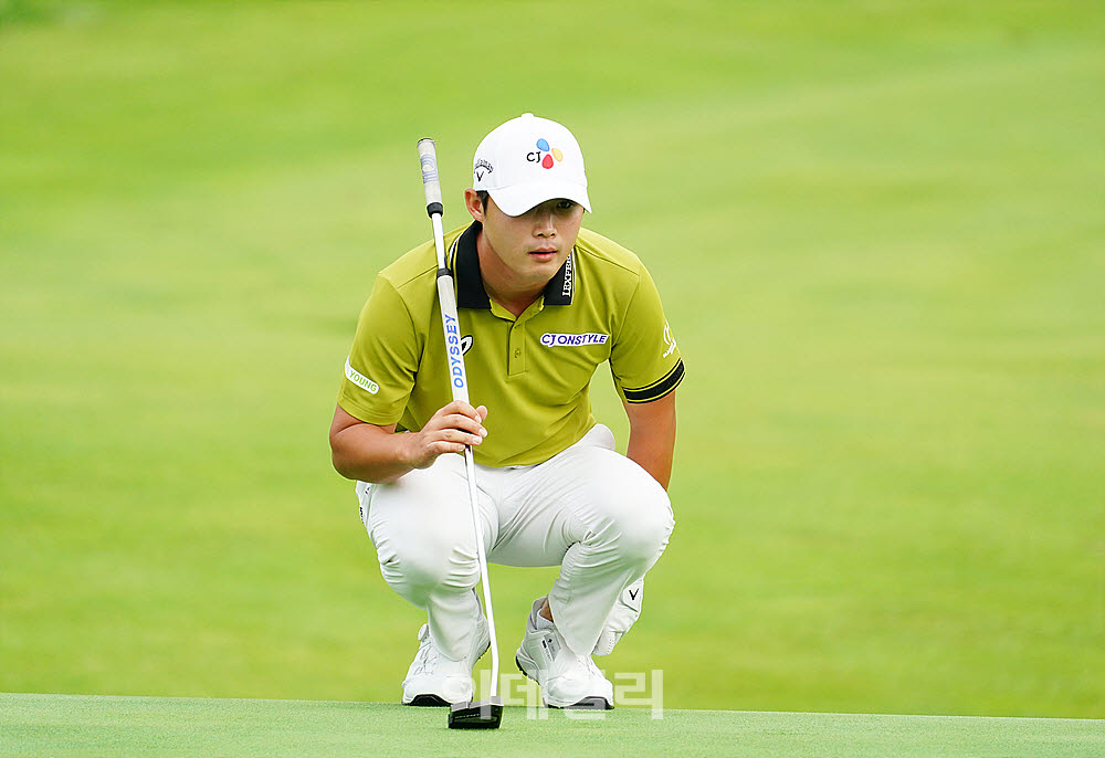 [포토] 배용준, 신발끈 고쳐메고