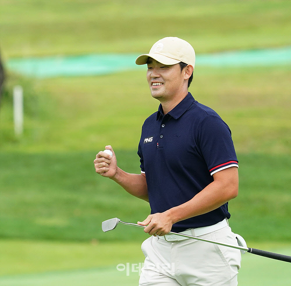 [포토] 김비오, 첫 홀 버디로 기분 업