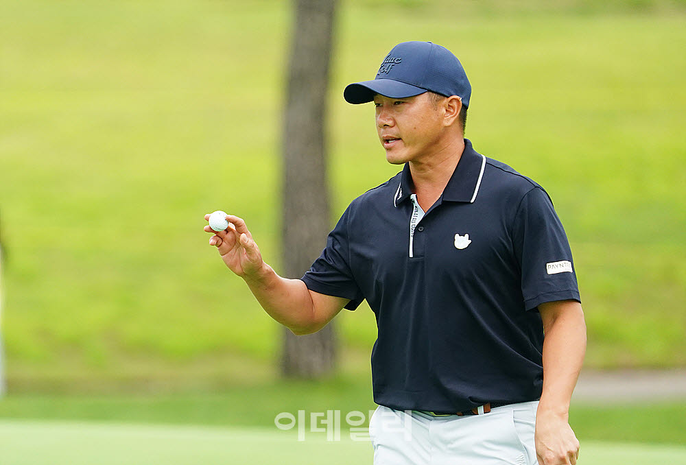 [포토] 전재한, 세이브하며 볼 인사