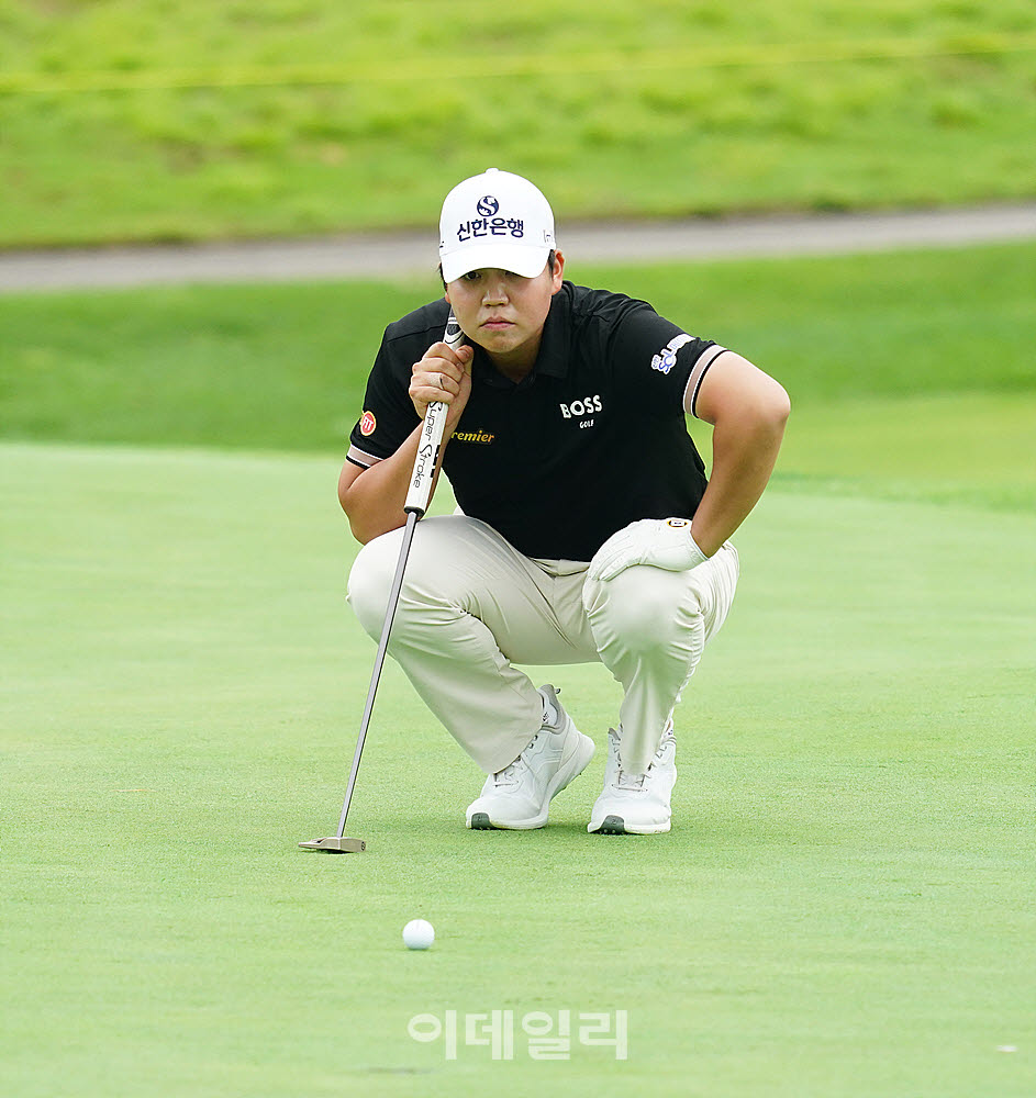 [포토] 장유빈, 침착하게 읽는 버디 라인