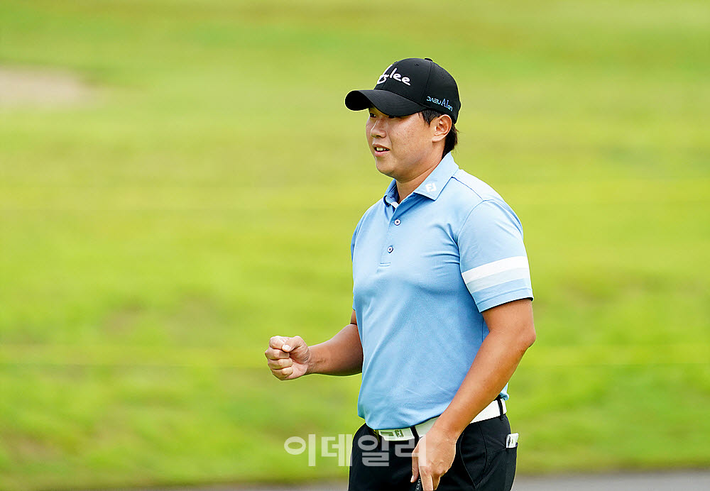 [포토] 이상희, 세이브 성공하며 주먹 불끈
