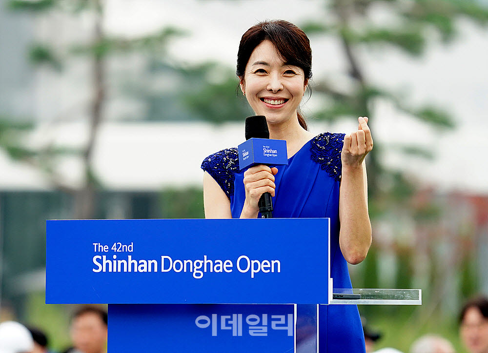 [포토] 시상식 사회에 김미영 아나운서