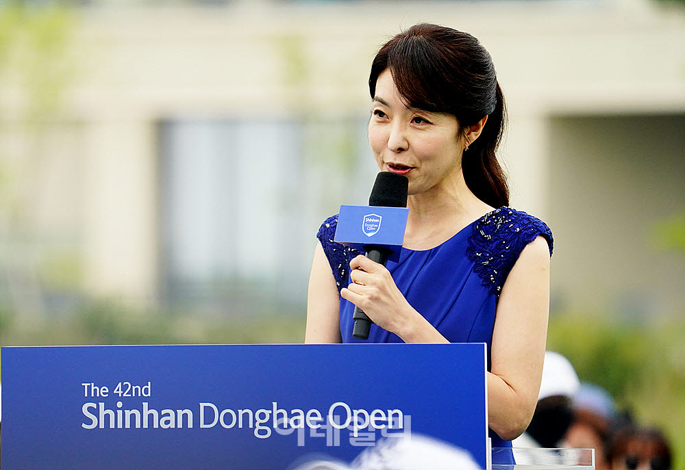 [포토] 김미영 아나운서, 똑소리나는 솜씨로 시상식 사회