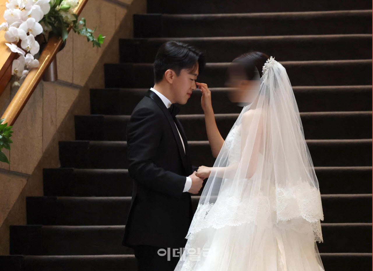 [포토]'농심 3세' 신상열 부사장, 'SKT 평사원과 오늘 결혼'