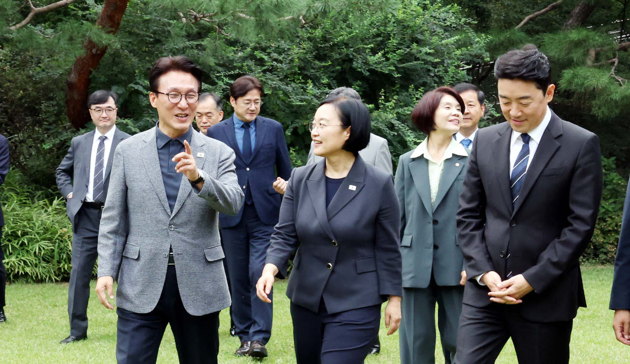 [포토]이야기 나누는 한성숙-김민석-강훈식