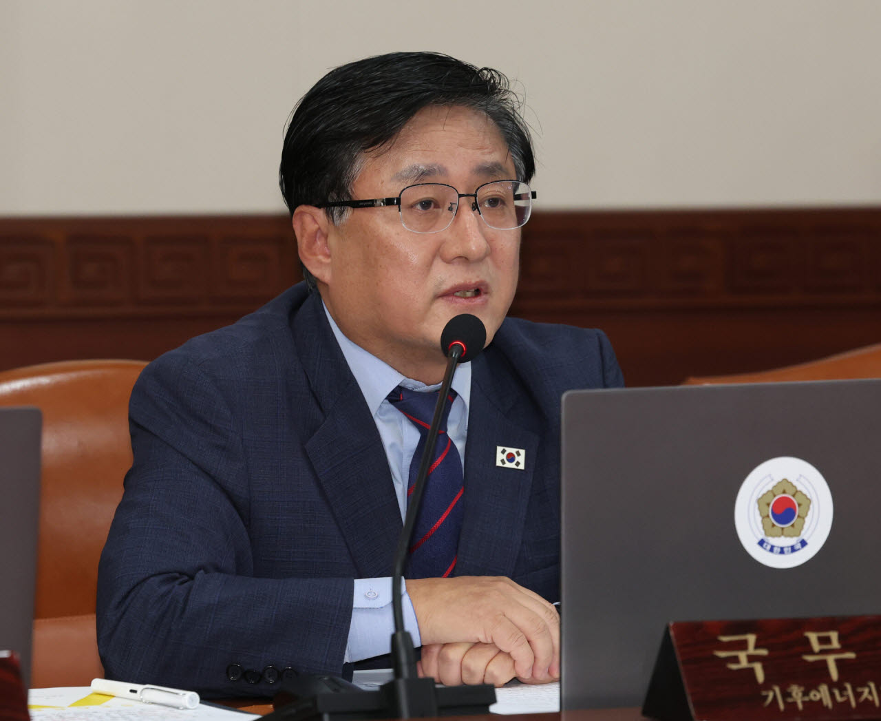 송전망 건설 갈등 줄인다…철탑 40% 줄이고 주민 태양광 소득 지원