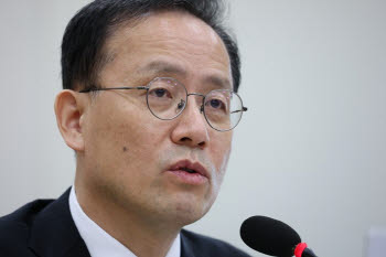 이형일 "통화긴축 공감…재정으로 취약층 돕는 '정책 조합' 펴야"
