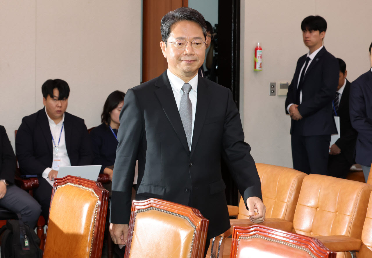 [포토]청문회장 들어서는 김승원 법무부 장관 후보자
