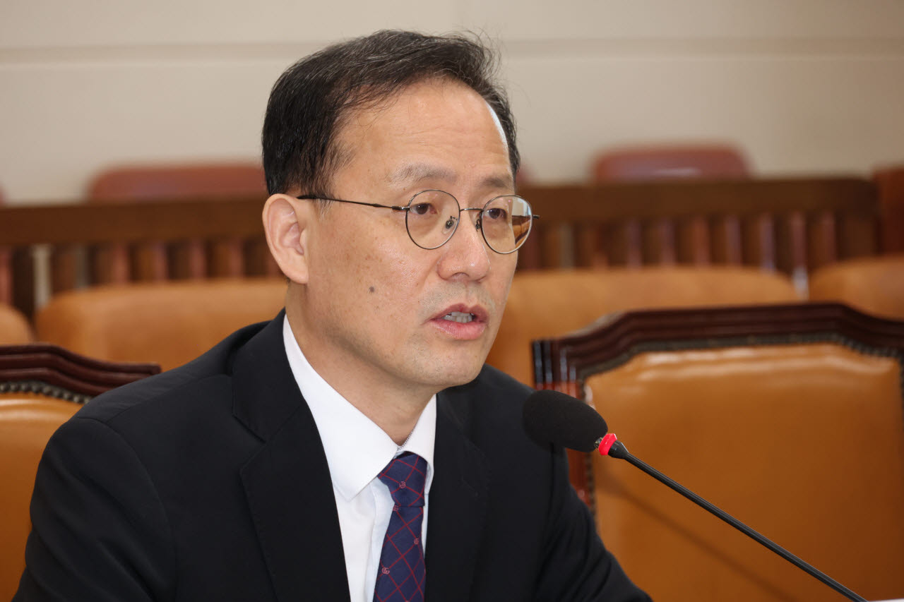[포토]질의에 답하는 이형일 부총리 겸 재정경제부 장관 후보자