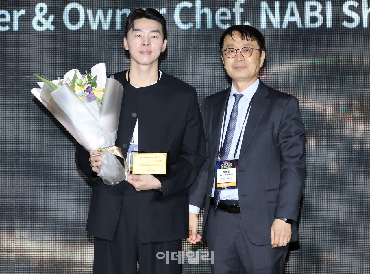 [포토]류태혁 나비 상하이 오너셰프, 동아시아 문화교류상 수상