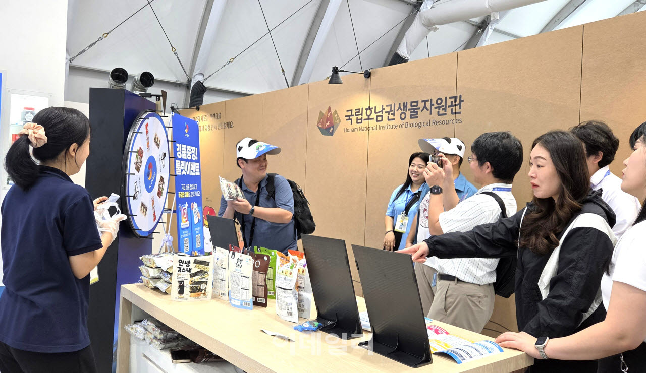 [포토] 크루즈 타고 섬박람회 찾은 일본 관광객