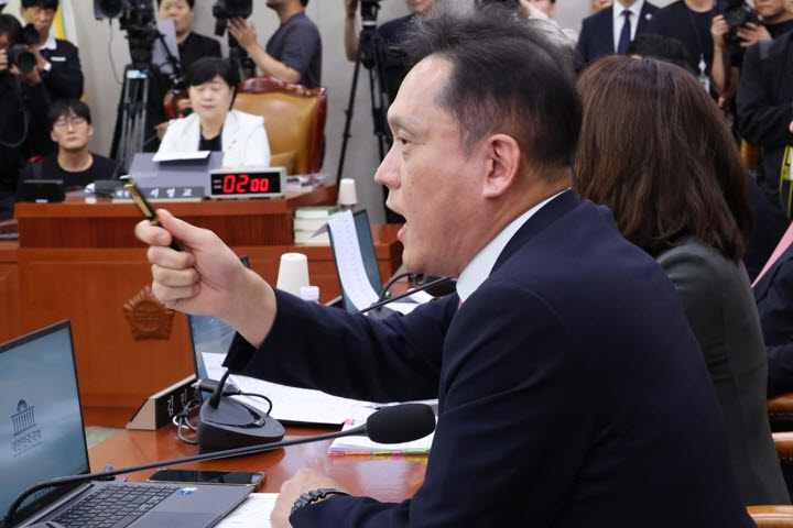 국힘 "맞은 아이가 가해자로…민주당식 검찰개혁"