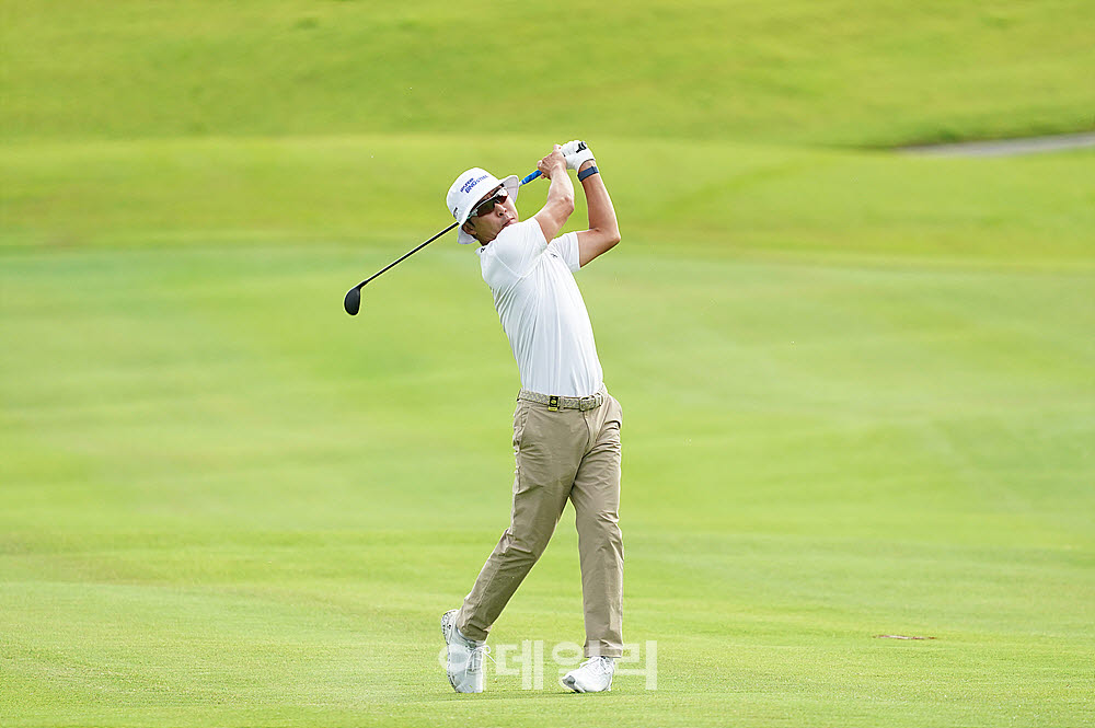 [포토] 최진호, 힘차게 날리는 세컨샷