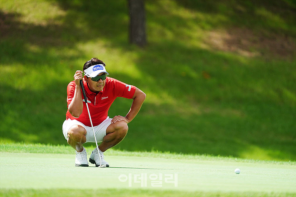 [포토] 박상현, 신중히 읽는 버디 라인