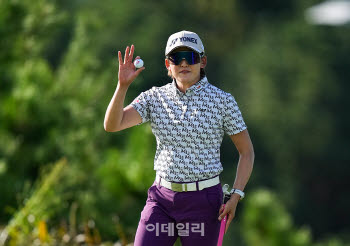 [골프IN화보] 이와이 아키, 하나금융그룹 챔피언십 1라운드 경기 장면