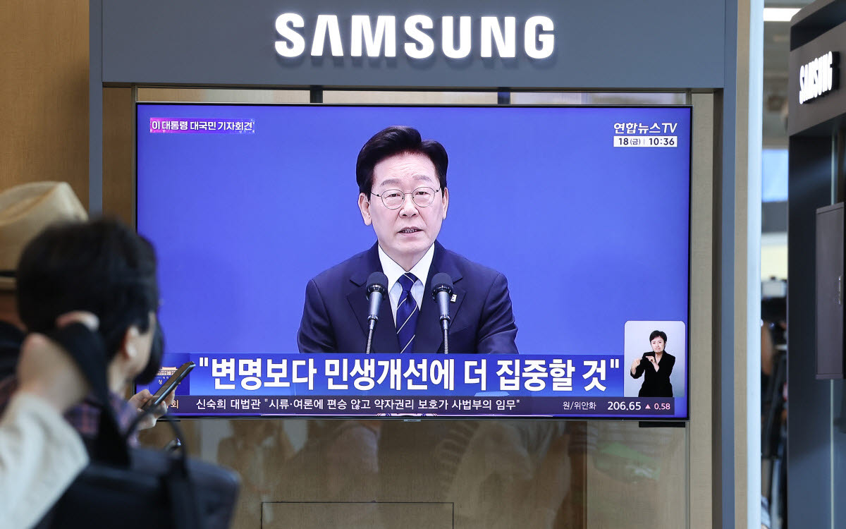 [속보] 李대통령 “우리는 모두 친문·친노·친김대중, 이재명의 동지”