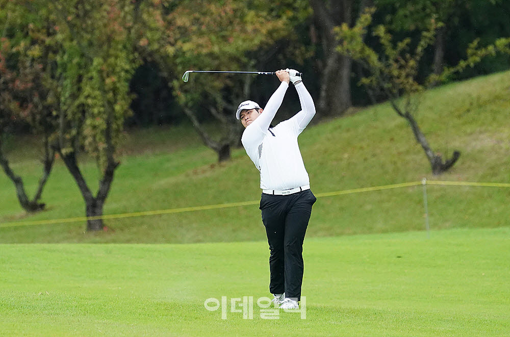 [포토] 정재현, 강한 타구로 그린에 올린다
