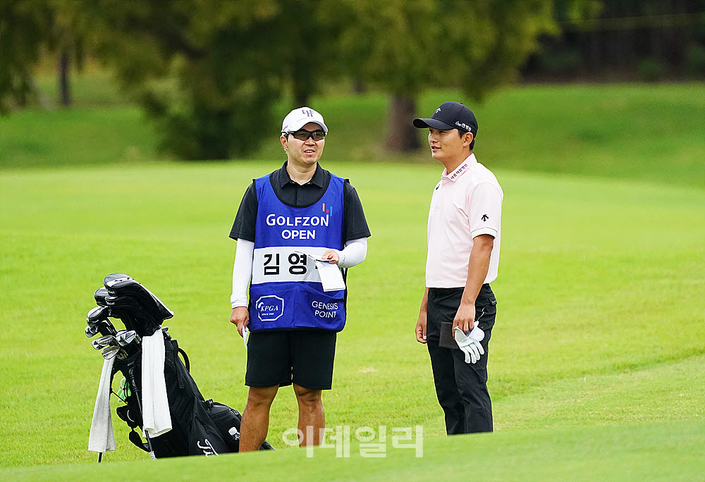 [포토] 김영수, 나무를 넘겨야 한다