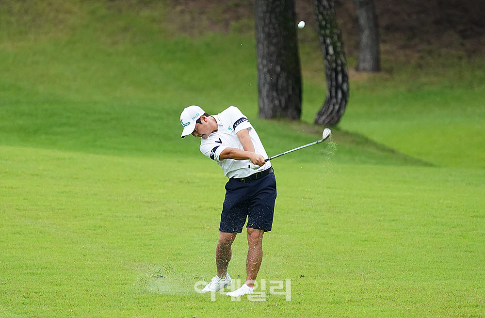[포토] 함정우, 버디를 향한 정교한 샷