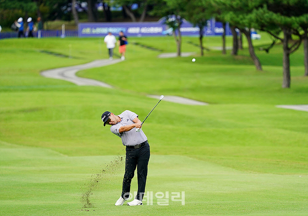 [포토] 이준석, 핀하이로 날린 샷