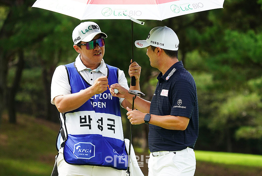 [포토] 박성국, 나이스 버디