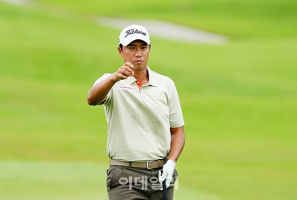 [포토] 정재훈, 바람 첵!