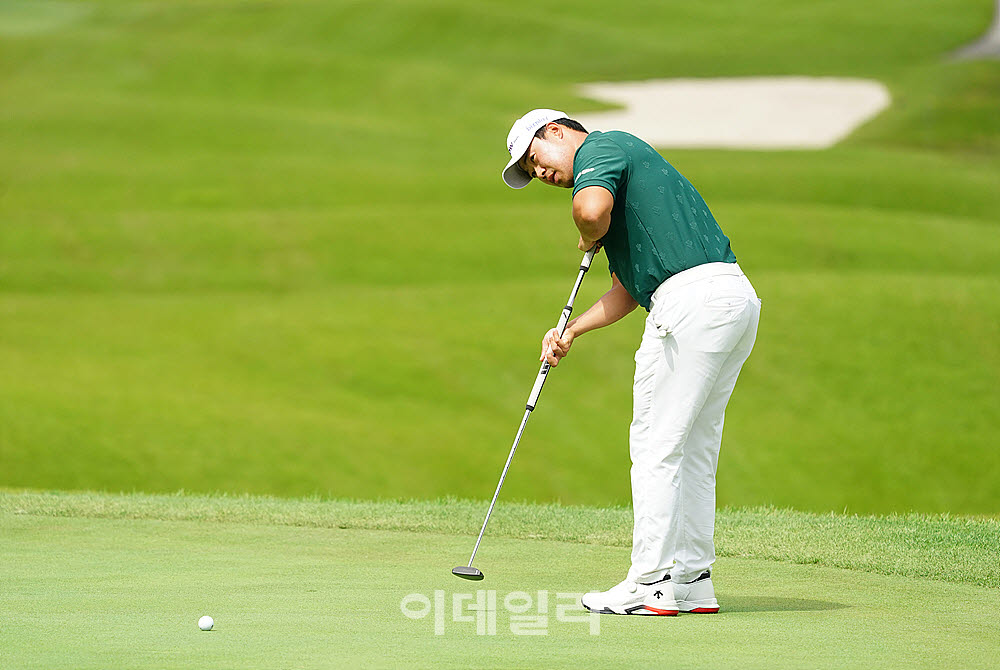 [포토] 장승보, 부드러운 터치로