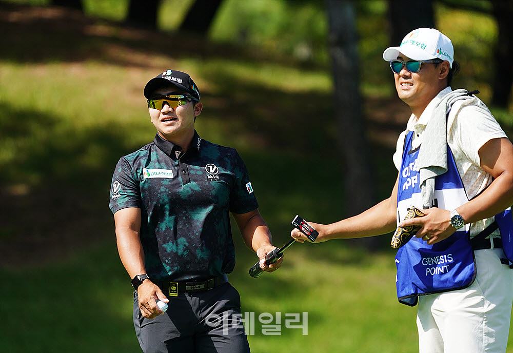 [포토] 김홍택, 벨소리에 아쉬움 한가득