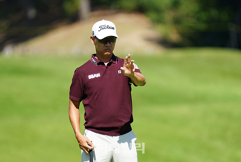 [포토] 권성열, 버디를 노리는 눈빛