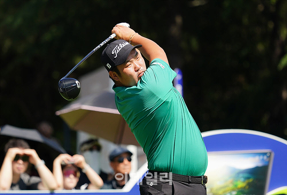 [포토] 김찬우, 파워풀한 드라이버샷