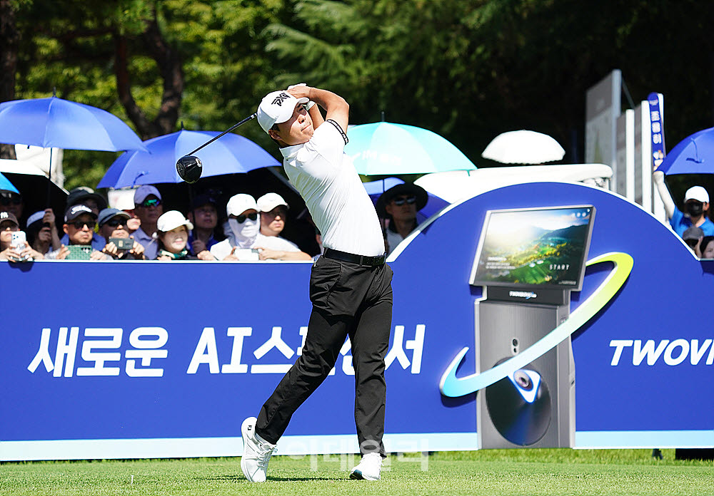 [포토] 신상훈, 호쾌한 샷으로 군복귀 첫승에 도전한다