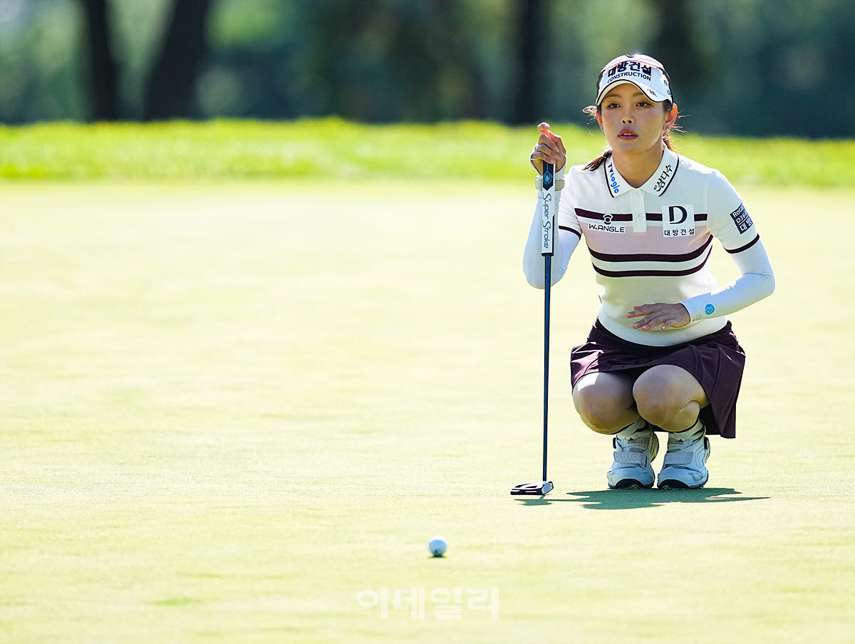 [포토]현세린,버디 라인을 찾는다
