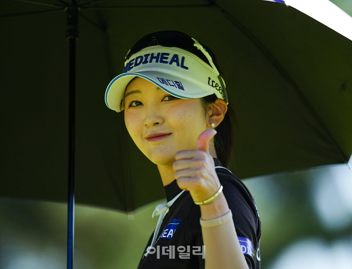 [포토]이예원,미소 엄지척 출발