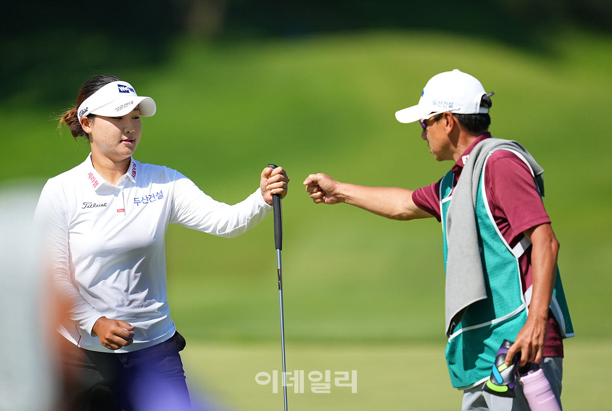 [포토]김민솔,나이스 버디