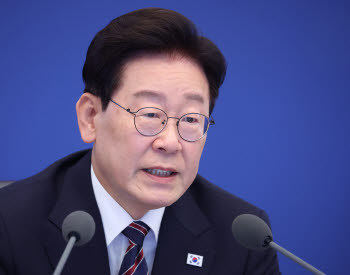 美中·美日은 정상회담 여는데…트럼프와 일정 못 잡고 출국한 李