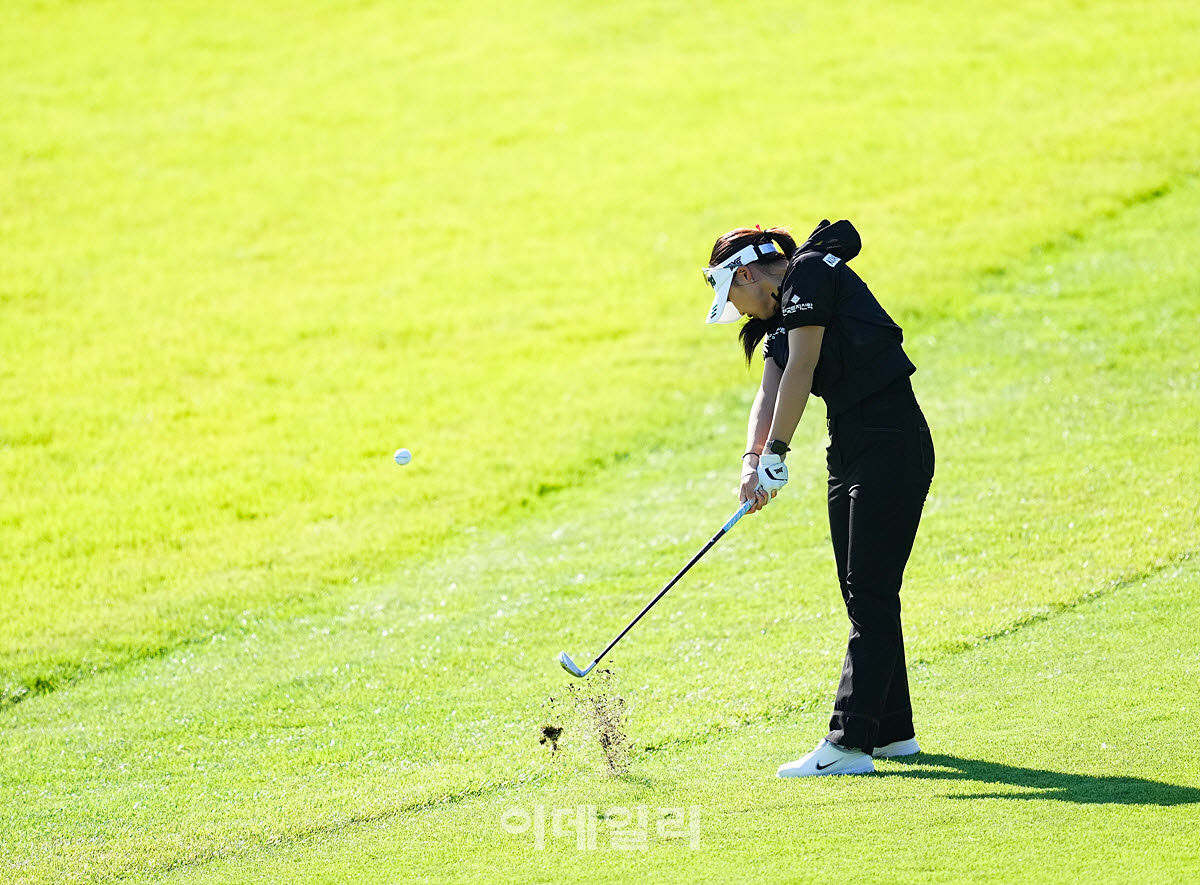 [포토]조아연,임팩트는 정확하게