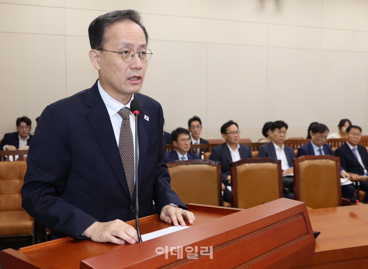 [포토]인사말하는 이형일 경제부총리