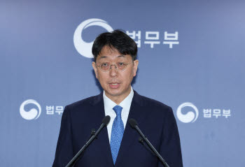‘수사 뺀 검찰’ 공소청, 검사도 줄인다…기소·공판 중심 재편(종합)