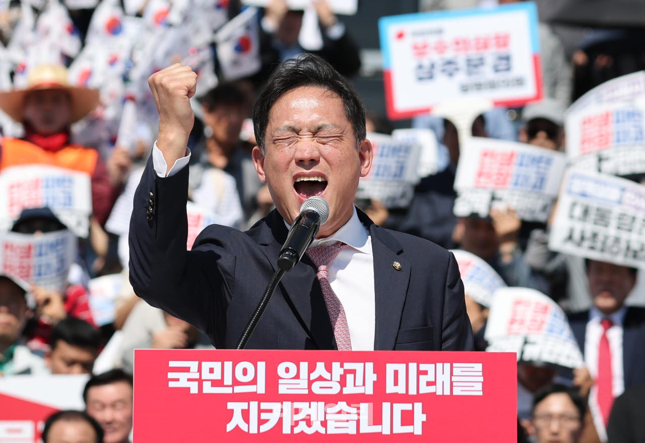 [포토]김태규 의원, '사법 장악 실정 보고'