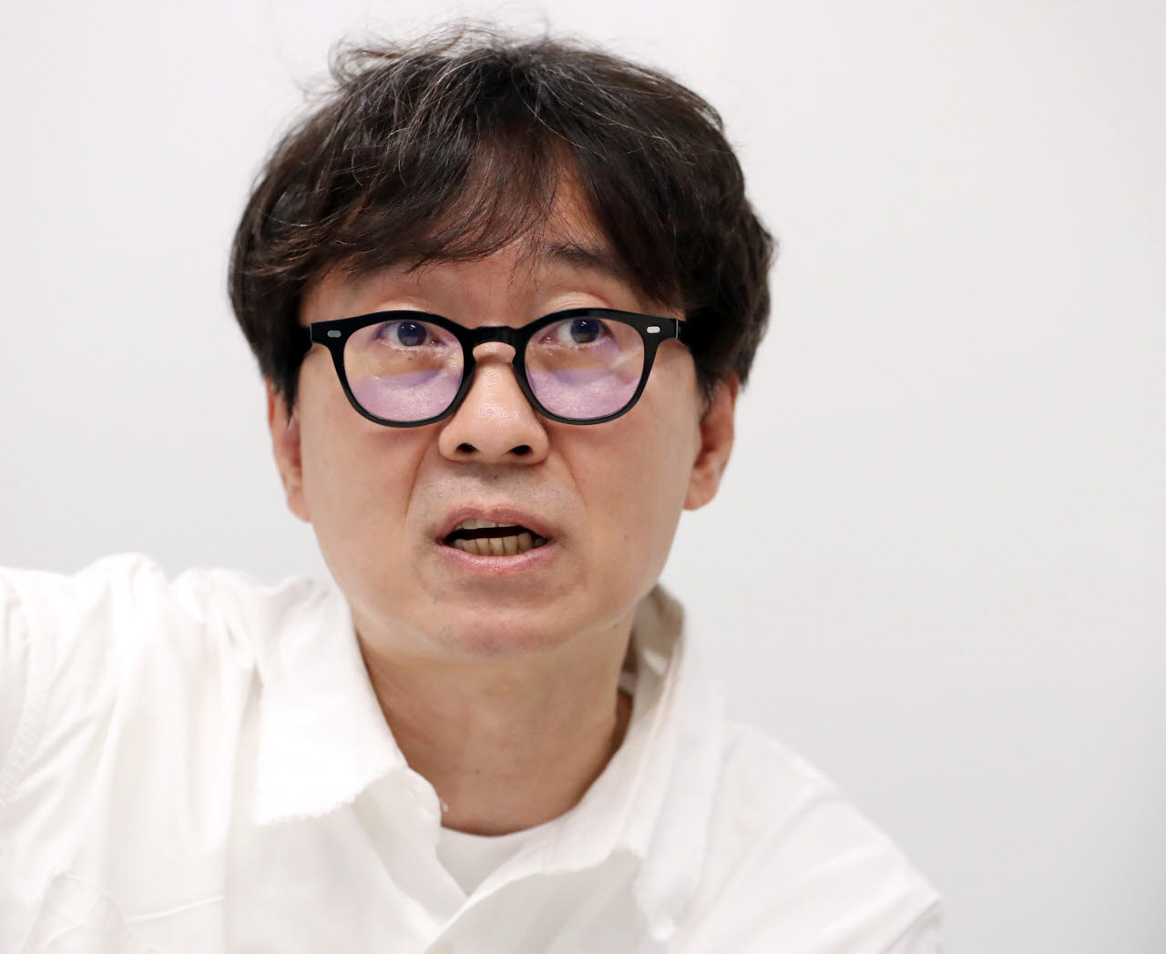 "한 치 앞도 모르는 직업이 영화감독…자기 장단에 춤을 춰라"[W페스타 2026]