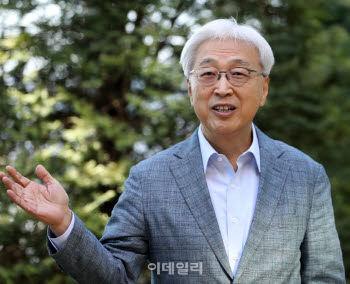 "억대 성과급 '그들만의 잔치' 아닌 기부로 연결하라"