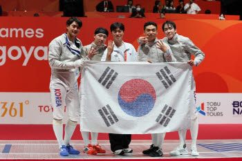 41-44 벼랑 끝서 대역전드라마…오상욱이 완성한 男사브르 4연패
