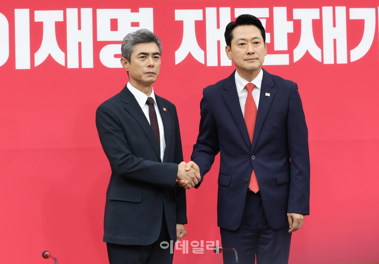 [포토]장동혁 대표, '강신철 국방부 장관 접견'