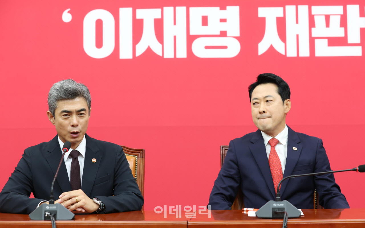 [포토]강신철 국방부 장관, '장동혁 대표 예방'